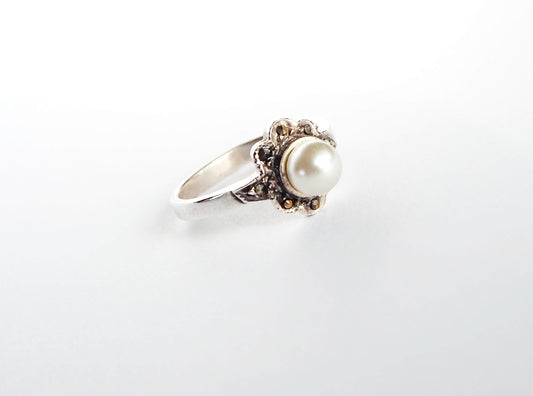 Sudraba gredzens ar baltu saldūdens pērli
