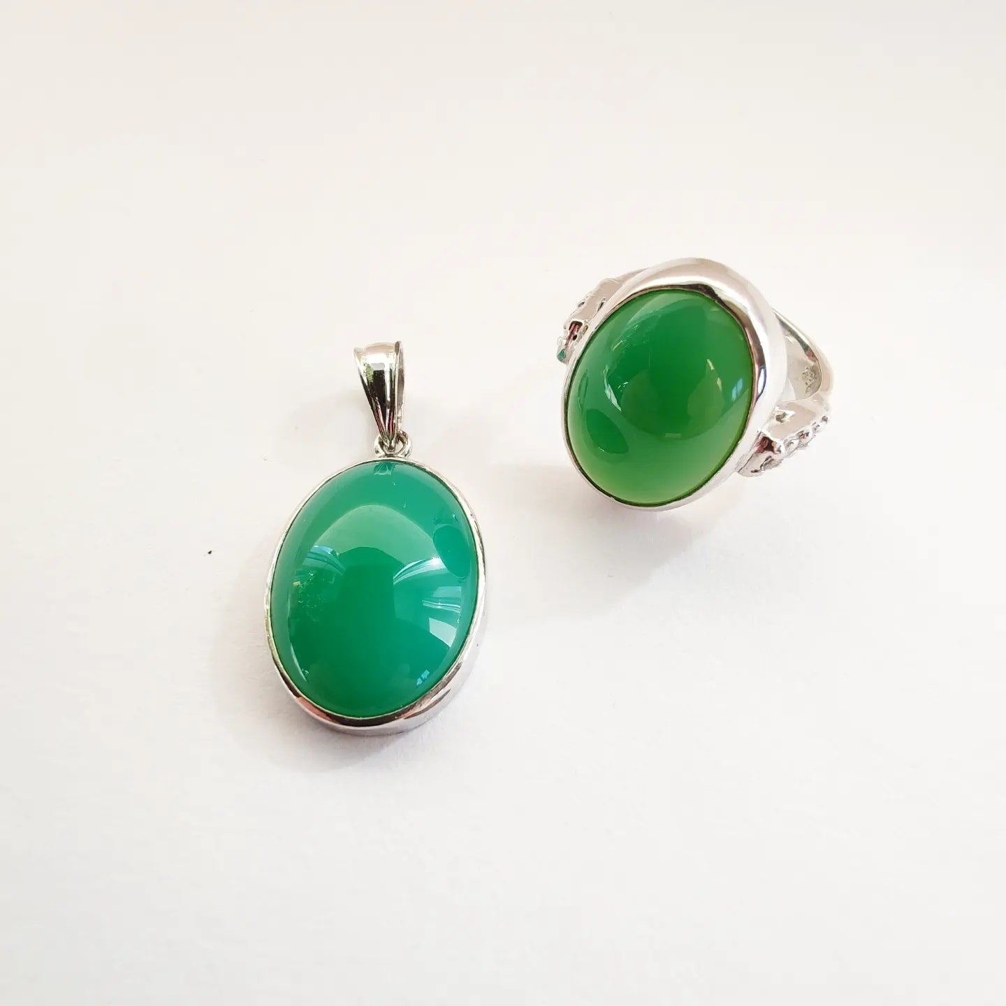 Silver Pendant with Chrysoprase