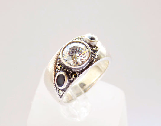 Silver Ring with Zircon and Onyxes