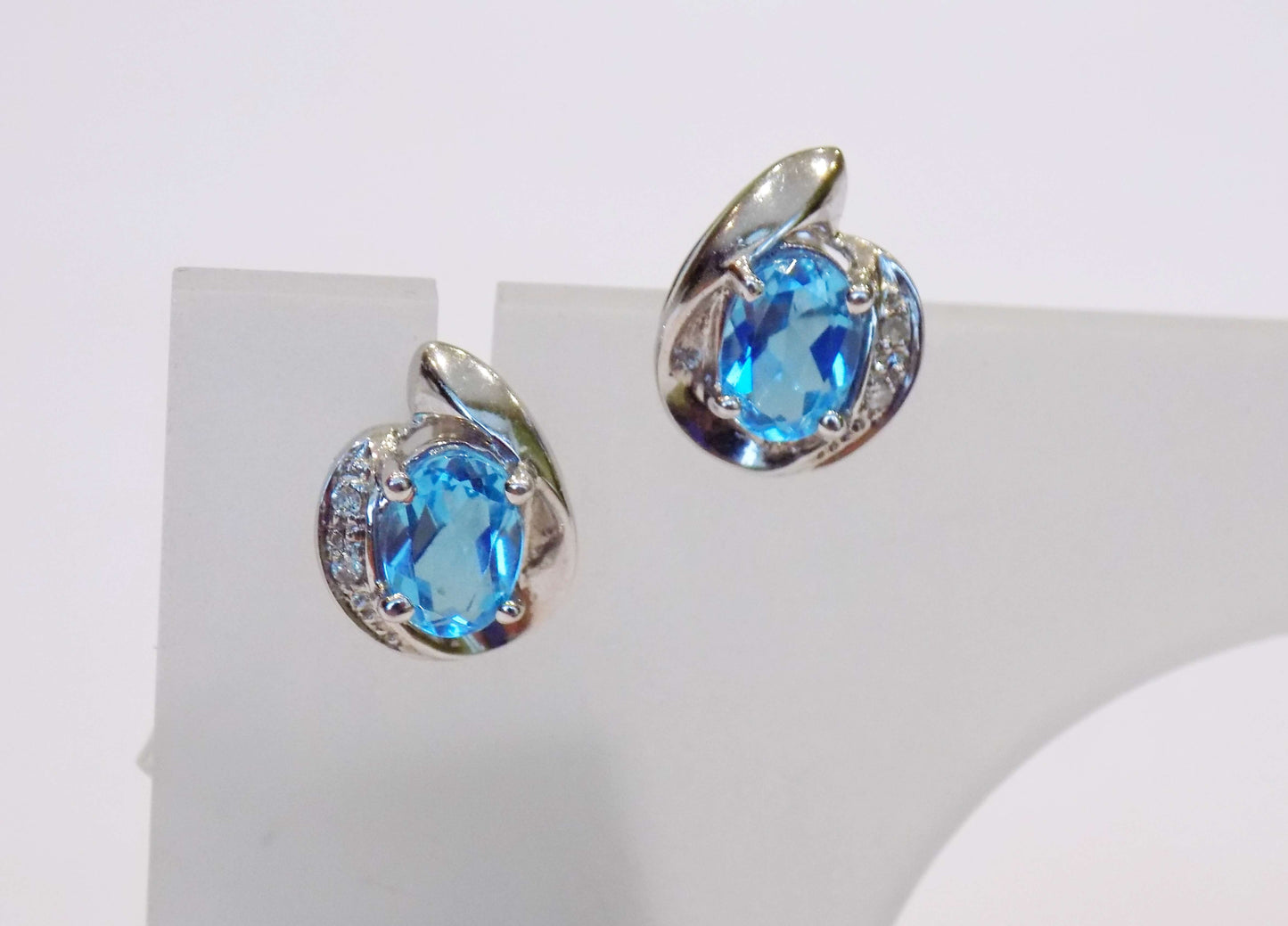 14K White Gold Earrings with Blue Topazes and Diamonds