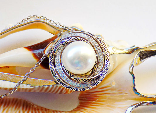 Silver Necklace with White Sea Pearl and Zircons