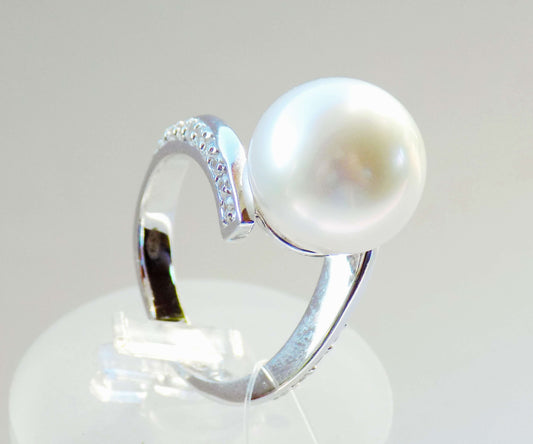 Silver Ring with White Sea Pearl and Zircons