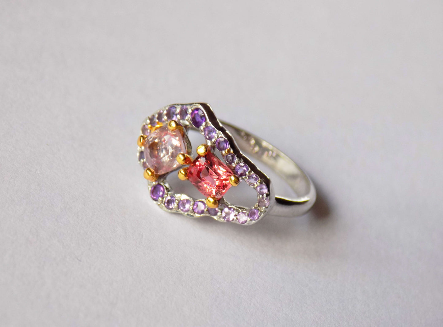 Серебряное кольцо с разноцветной Шпинелью и Аметистами