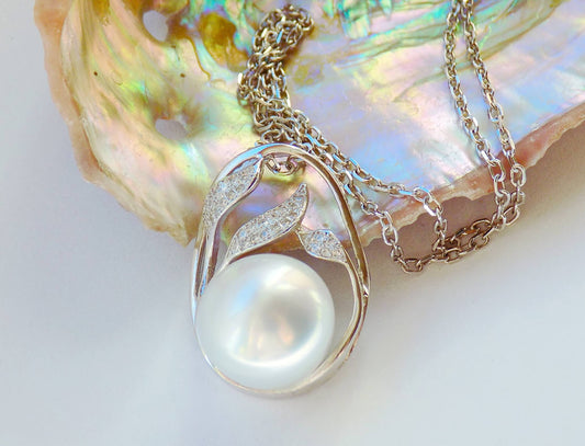 Silver Necklace with White Sea Pearl and Zircons