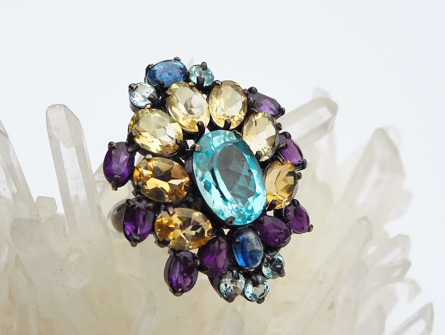 Серебряное кольцо с голубыми топазами, цитринами, аметистами и кианитами