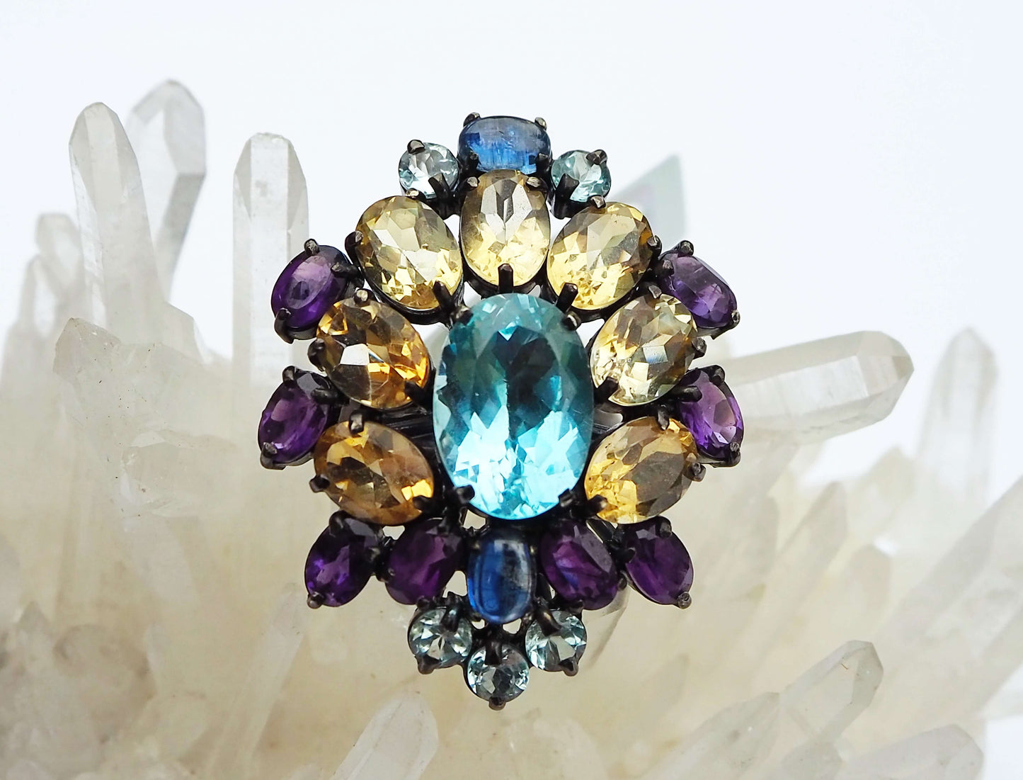 Серебряное кольцо с голубыми топазами, цитринами, аметистами и кианитами